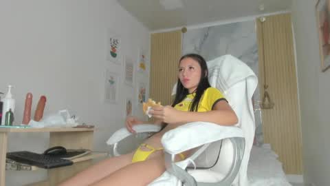 Snapshot of scarletmils chatting on 20, 6, 2026 scarlet online show from 20, 6, 2026