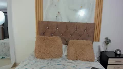 Scarlet Noir online show from 17, 1, 2026