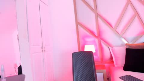 Snapshot of scarletpunk_ chatting on 4, 12, 2024 Scarlet online show from 4, 12, 2024