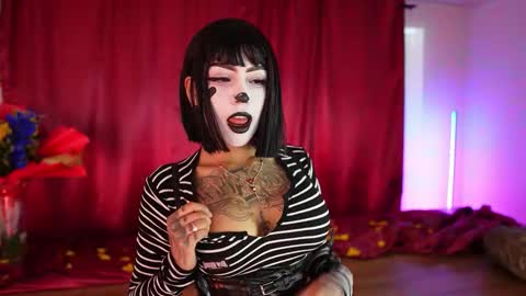 Scarlett Collins online show from 15, 2, 2026