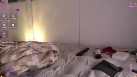 Snapshot of scarlett_diamond chatting on 26, 4, 2026 Scarlett Thumb up please help me 100 its important online show from 26, 4, 2026