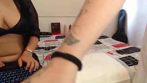 Scarlett and Jazmin online show from 2, 2, 2025