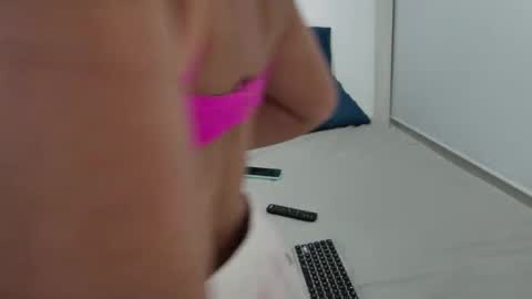 Scarlett Evans online show from 6, 3, 2025