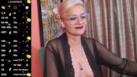Snapshot of scarlett_paris chatting on 10, 10, 2025 Scarlett online show from 10, 10, 2025