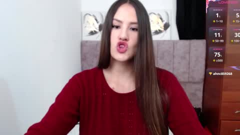 Snapshot of scarlettbrowmn chatting on 12, 9, 2025 Sara online show from 12, 9, 2025