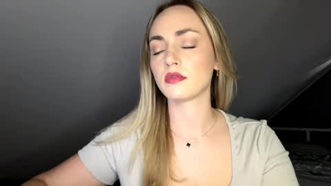 ScarlettxBlonde online show from 22, 5, 2026