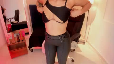 Snapshot of scarlycastelo chatting on 2, 10, 2025 scarlycastelo online show from 2, 10, 2025