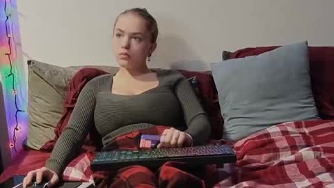 ScarredThighs online show from 15, 12, 2025