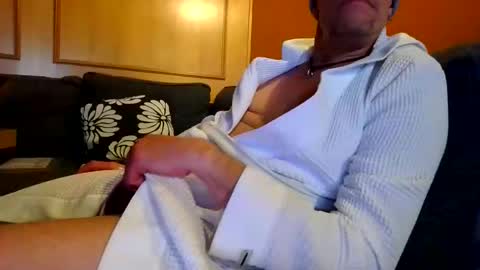 Snapshot of schmuhbaer1 chatting on 20, 12, 2025 schmuhbaer1 online show from 20, 12, 2025