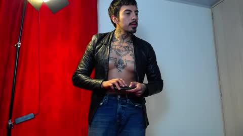 Snapshot of scockpion_ chatting on 27, 4, 2026 Alejandro help me to reach 200 thumps up online show from 27, 4, 2026
