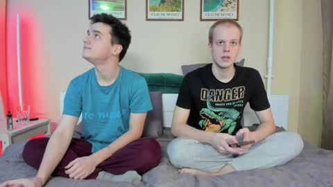 Thomas brunette and Alex blond online show from 10, 12, 2024