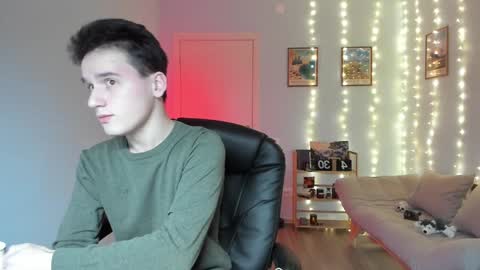 Thomas brunette and Alex blond online show from 17, 12, 2024