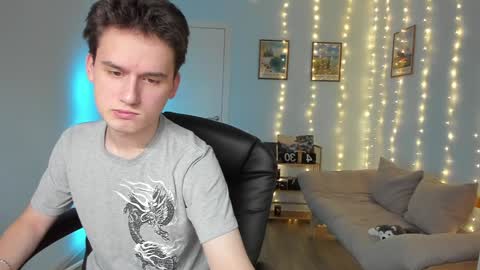 Thomas brunette and Alex blond online show from 28, 12, 2024