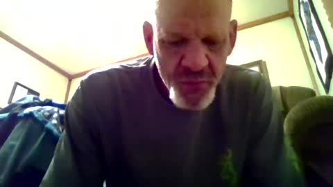Snapshot of scotthuffsalot chatting on 19, 6, 2026 scotthuffsalot online show from 19, 6, 2026