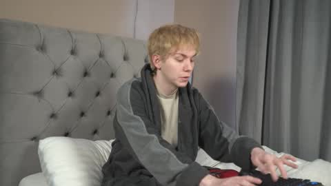 Snapshot of scottish_twink01 chatting on 3, 3, 2026 danny online show from 3, 3, 2026