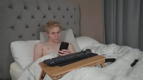 Snapshot of scottish_twink01 chatting on 4, 3, 2026 danny online show from 4, 3, 2026