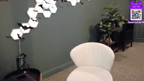 Scout has fun online show from 20, 10, 2025