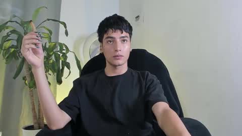 Snapshot of sebas_rosse chatting on 17, 12, 2025 sebastian online show from 17, 12, 2025