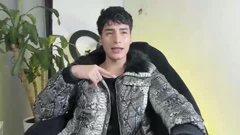 Snapshot of sebas_rosse chatting on 18, 12, 2025 sebastian online show from 18, 12, 2025