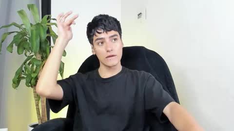 Snapshot of sebas_rosse chatting on 19, 12, 2025 sebastian online show from 19, 12, 2025