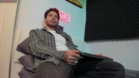 Lucian Sinclair online show from 24, 11, 2025