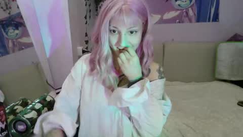 Snapshot of secret_bloom chatting on 18, 11, 2025 secret_bloom online show from 18, 11, 2025