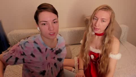 Snapshot of secret_dreams_ chatting on 21, 12, 2024 Amanda and pair in a real life we love each other but can play with you online show from 21, 12, 2024