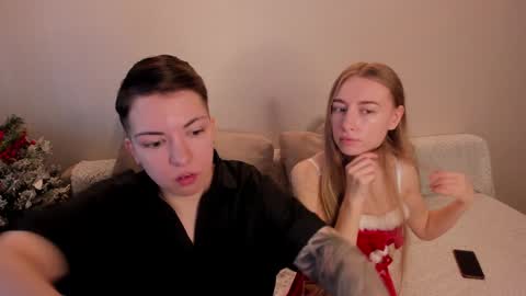Snapshot of secret_dreams_ chatting on 1, 1, 2025 Amanda and pair in a real life we love each other but can play with you online show from 1, 1, 2025
