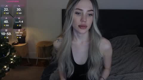 Snapshot of seduced_by_sara chatting on 8, 12, 2024 Sara online show from 8, 12, 2024