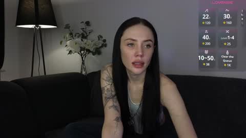 Snapshot of seduced_by_sara chatting on 5, 1, 2025 Sara online show from 5, 1, 2025