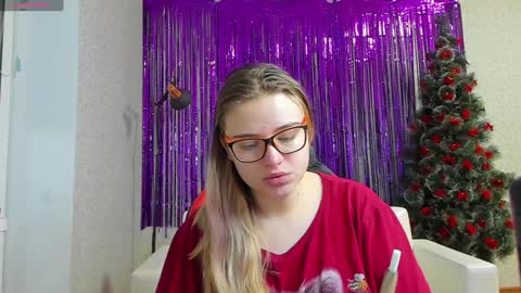 seductive_she_wolf online show from 24, 12, 2024