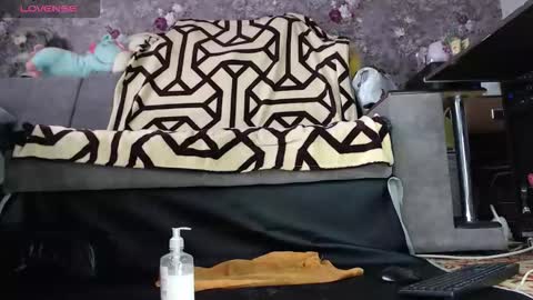 Angie online show from 2, 11, 2025