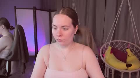 Snapshot of selena_4ever chatting on 7, 11, 2025 Selena and Leila online show from 7, 11, 2025