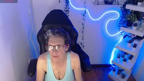Snapshot of selena_ferreira chatting on 1, 6, 2026 Selena online show from 1, 6, 2026