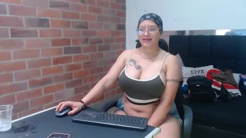 Snapshot of selena_tits_ chatting on 29, 5, 2026 Selena online show from 29, 5, 2026
