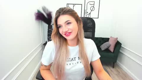 selenaemoore online show from 28, 9, 2025