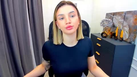 selenaemoore online show from 25, 3, 2026