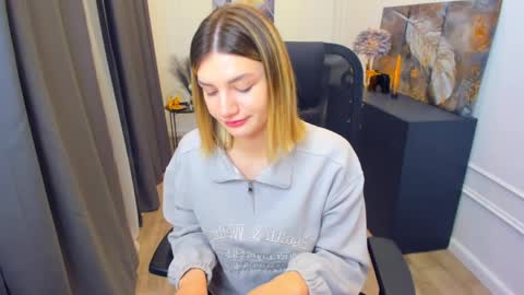 selenaemoore online show from 12, 4, 2026