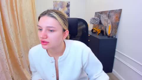 selenaemoore online show from 29, 5, 2026