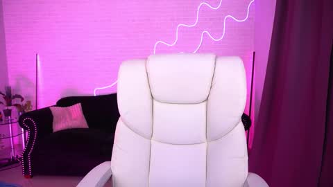 Snapshot of selenairis chatting on 4, 11, 2025 selenairis online show from 4, 11, 2025