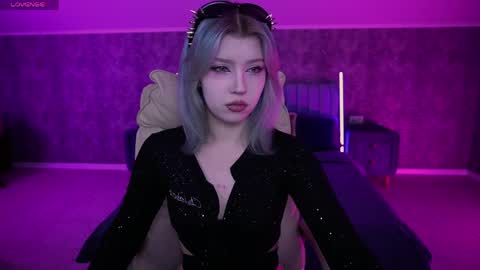 selenairis online show from 4, 4, 2026