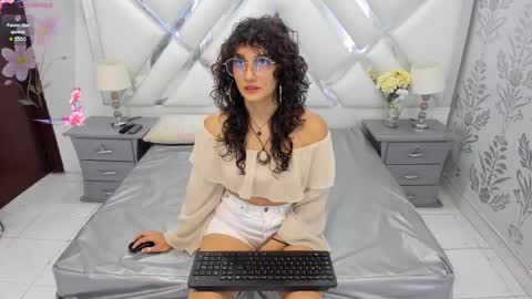 Selena reyess online show from 10, 9, 2025