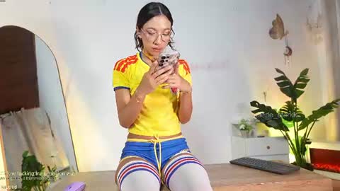 Snapshot of selene_starkk chatting on 4, 7, 2026 Sel Your Little butterfly online show from 4, 7, 2026
