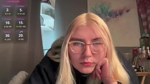 Snapshot of selenebaby chatting on 27, 4, 2026 Selene online show from 27, 4, 2026