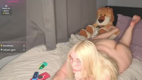 Snapshot of selenebaby chatting on 6, 5, 2026 Selene online show from 6, 5, 2026