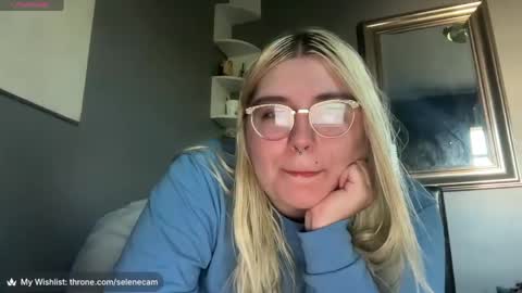 Snapshot of selenebaby chatting on 27, 5, 2026 Selene online show from 27, 5, 2026
