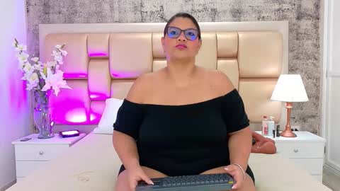 Snapshot of selennacooper chatting on 1, 12, 2025 Selenna Cooper online show from 1, 12, 2025