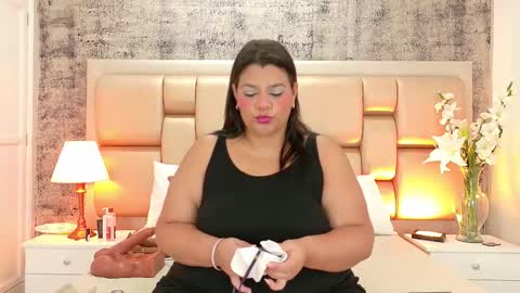 Selenna Cooper online show from 2, 12, 2025