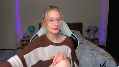 Snapshot of selfharm777 chatting on 21, 9, 2025 Simon and Alice online show from 21, 9, 2025
