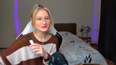 Snapshot of selfharm777 chatting on 28, 9, 2025 Simon and Alice online show from 28, 9, 2025